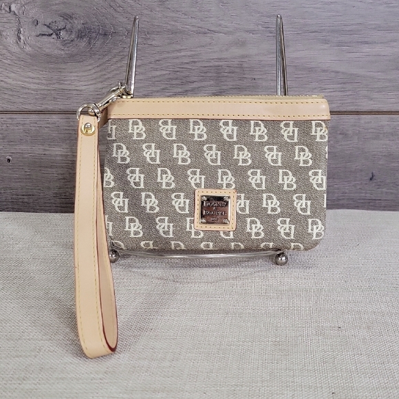 Dooney & Bourke Canvas Leather Wristlet Wallet Purse - Picture 1 of 11